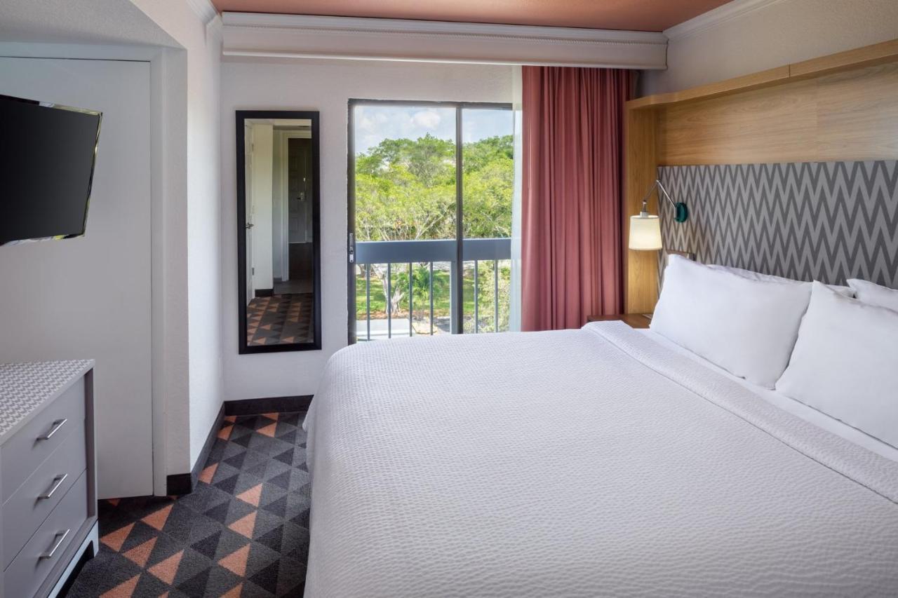 Holiday Inn & Suites Boca Raton - North Екстериор снимка