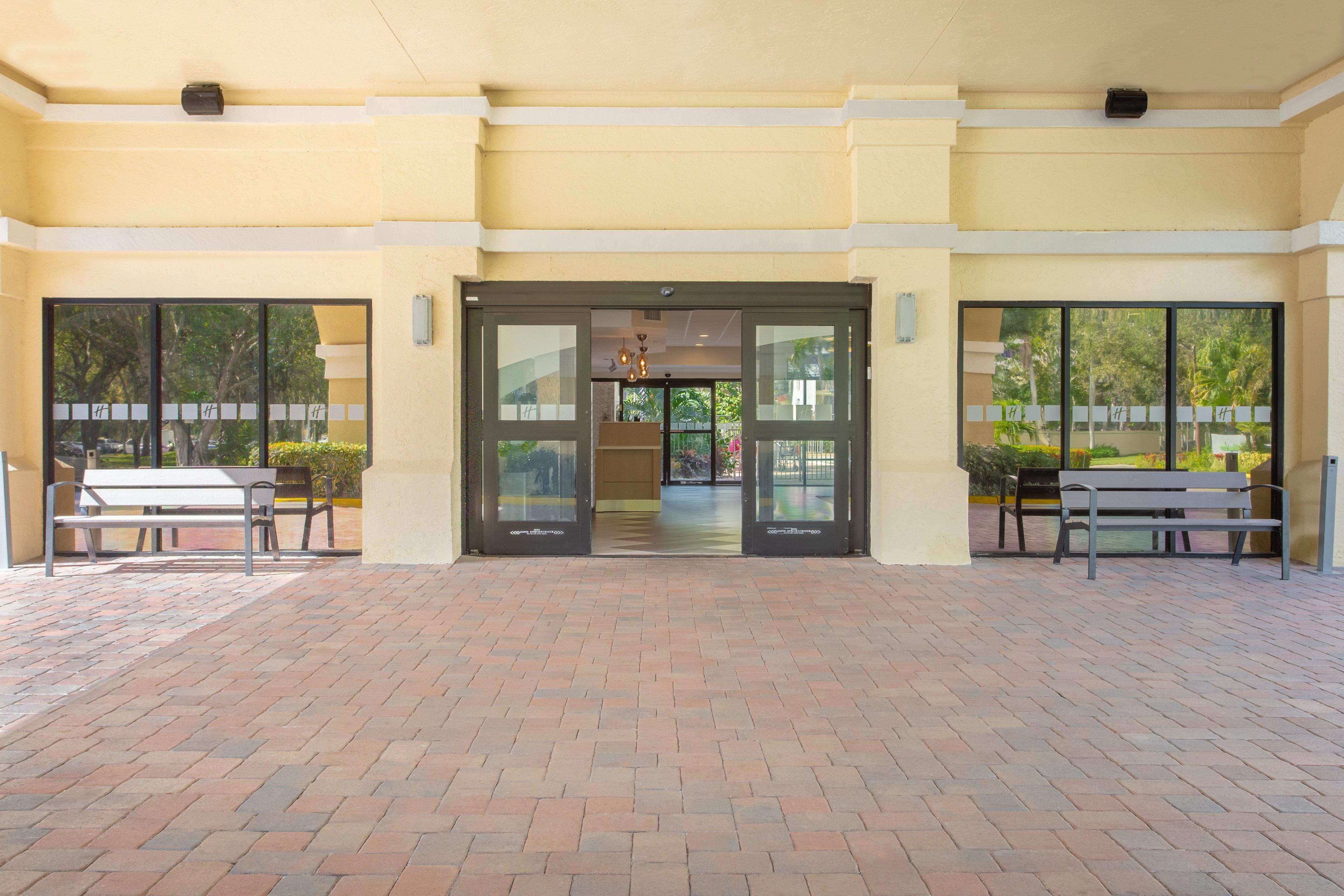 Holiday Inn & Suites Boca Raton - North Екстериор снимка