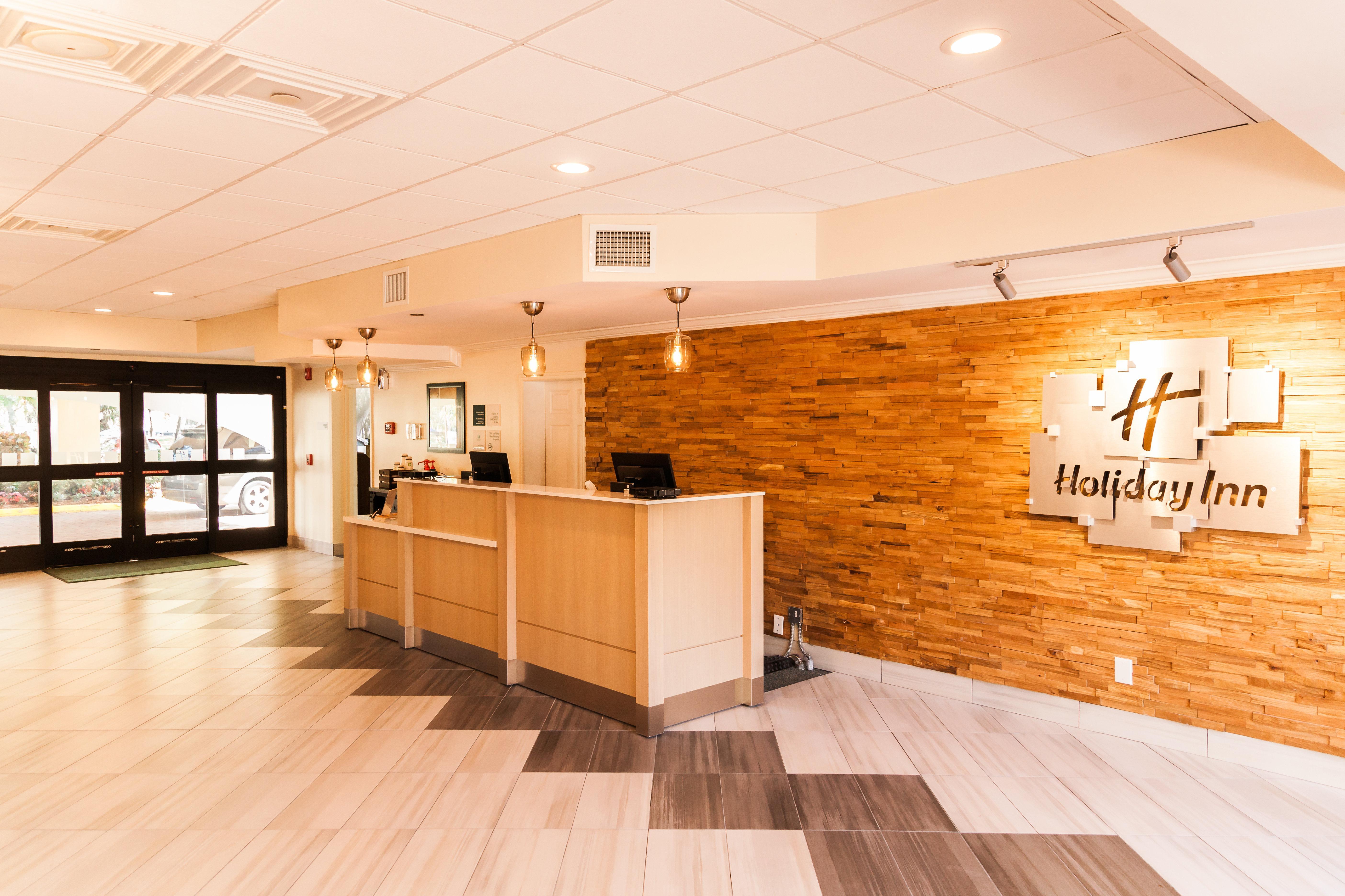 Holiday Inn & Suites Boca Raton - North Екстериор снимка