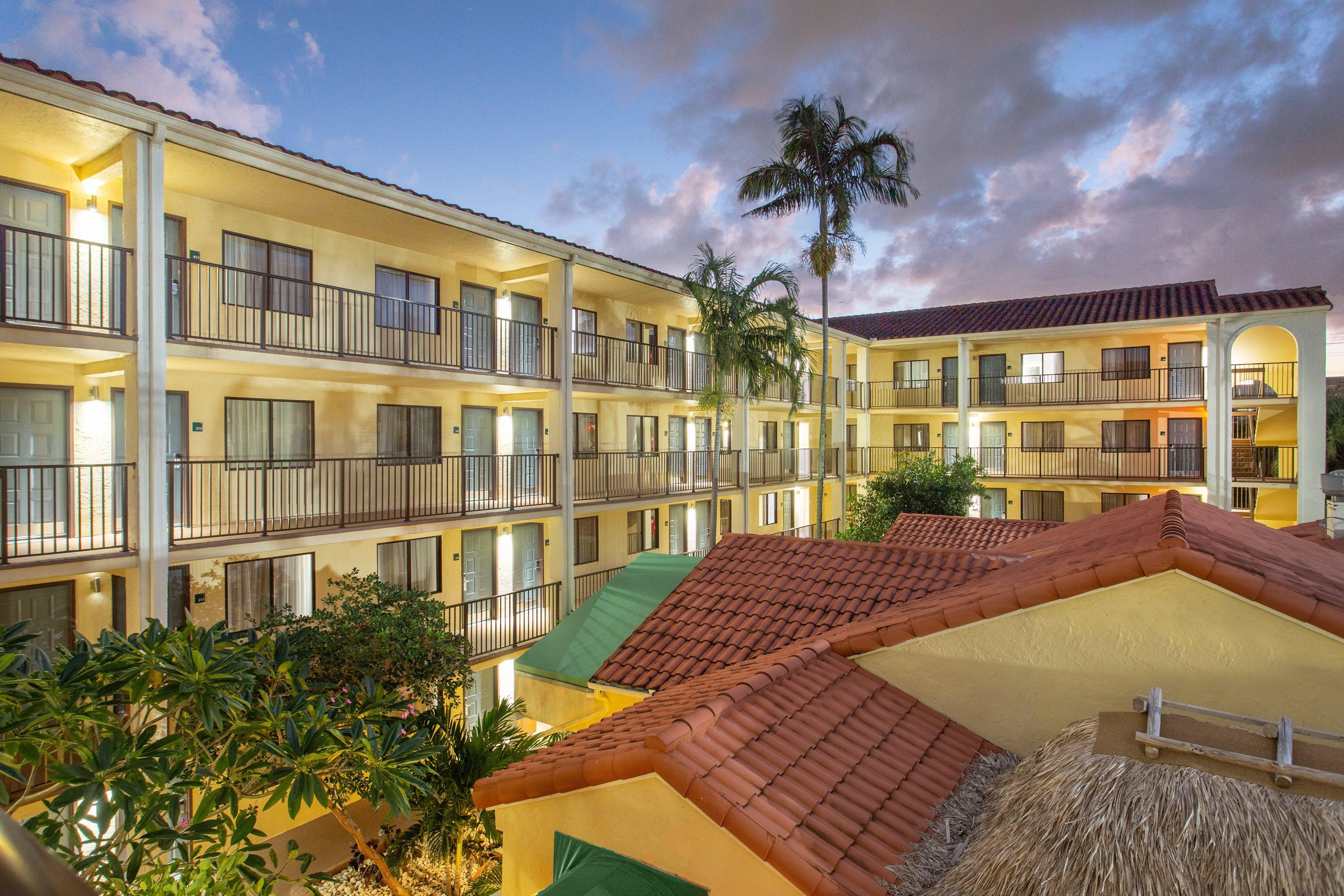 Holiday Inn & Suites Boca Raton - North Екстериор снимка