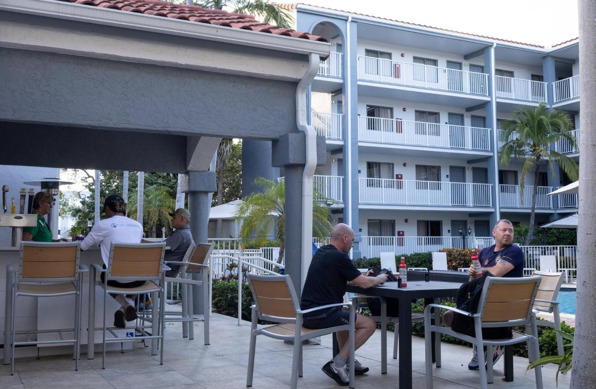 Holiday Inn & Suites Boca Raton - North Екстериор снимка