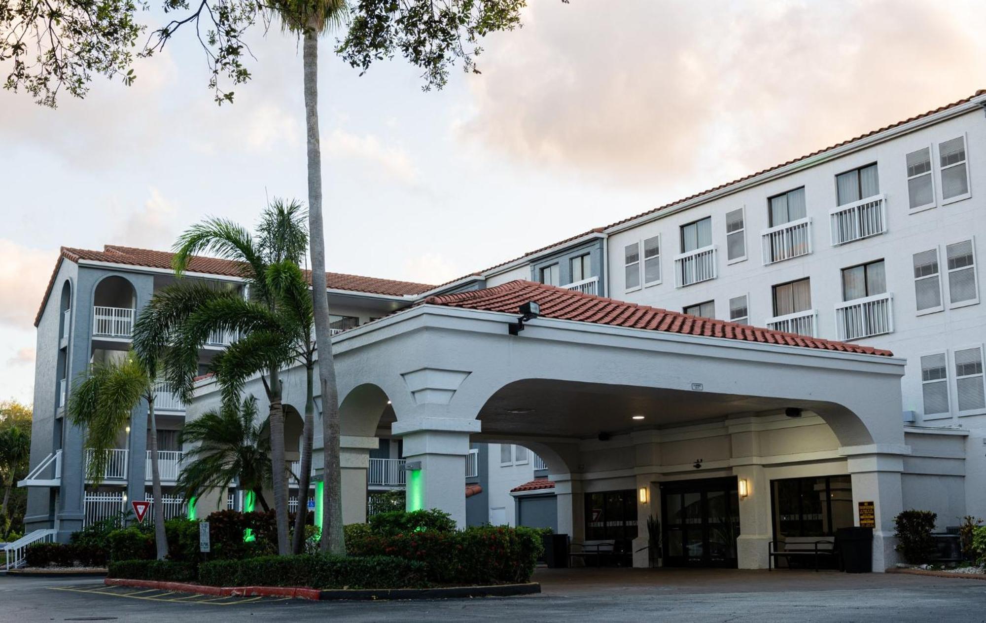 Holiday Inn & Suites Boca Raton - North Екстериор снимка